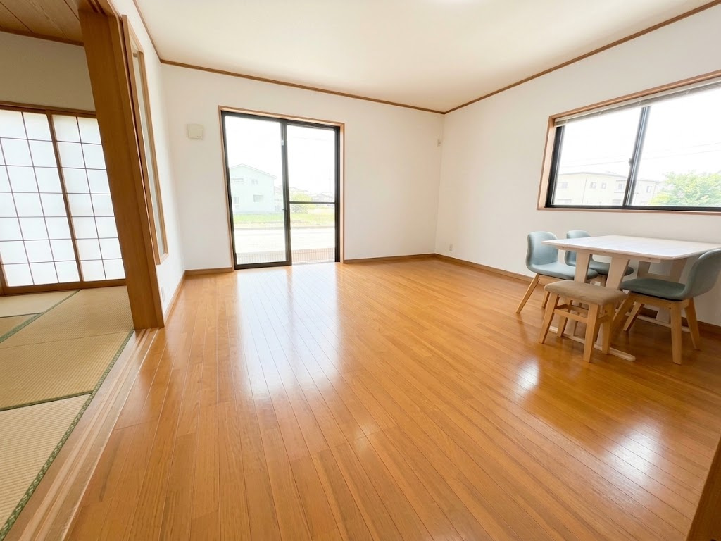 取手市紫水　中古戸建ての居間・リビング|※空室イメージ写真です