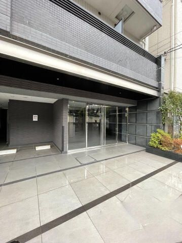 スカイコート上野稲荷町のエントランス