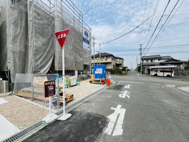 知多市梅が丘1丁目149番、149番1、149番2『仲介手数料無料』新築一戸建て・建売の前面道路含む現地写真