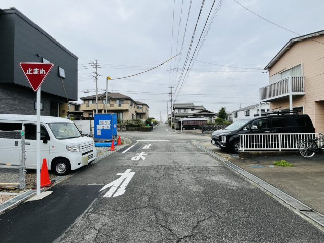 知多市梅が丘1丁目149番、149番1、149番2『仲介手数料無料』新築一戸建て・建売の前面道路含む現地写真