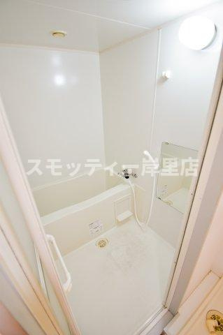 ノアーズアーク住之江の浴室