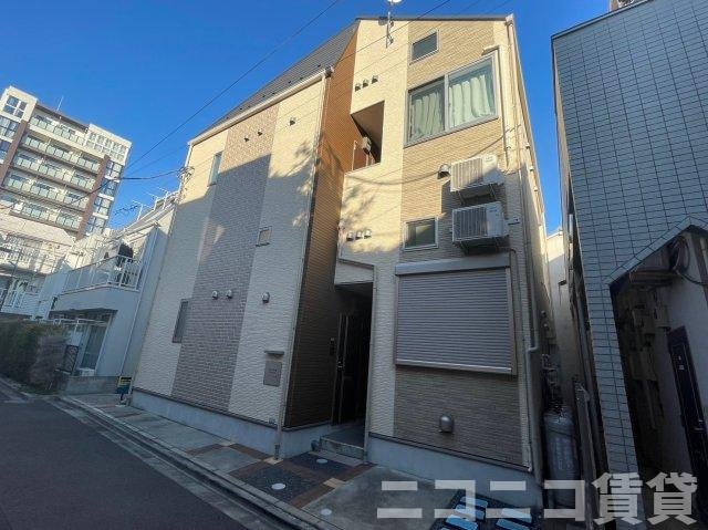 中野区中央１丁目のアパートの外観|
