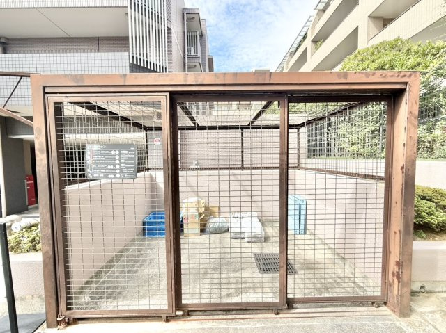 アービング夙川公園のその他共用部分|敷地内ゴミステーション