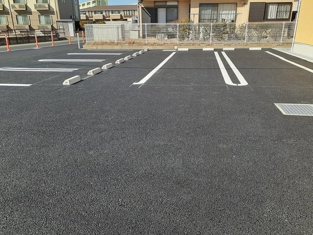 【駐車場】 | グランデ　カーサ | 駐車場に車を止められます