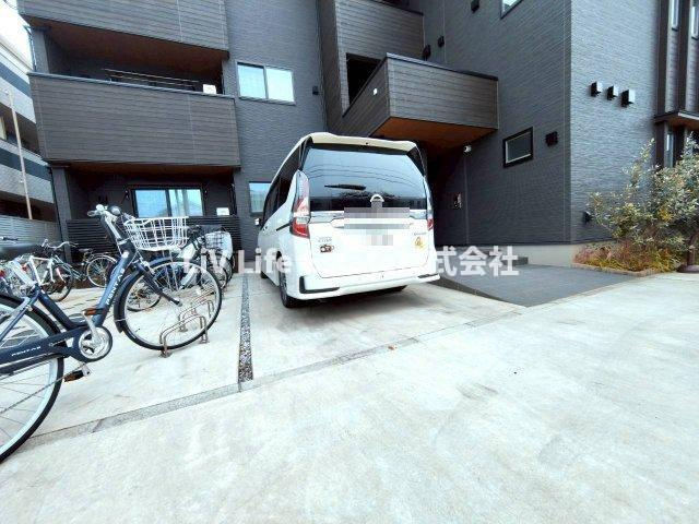 フォレストメゾンひばりヶ丘の駐車場