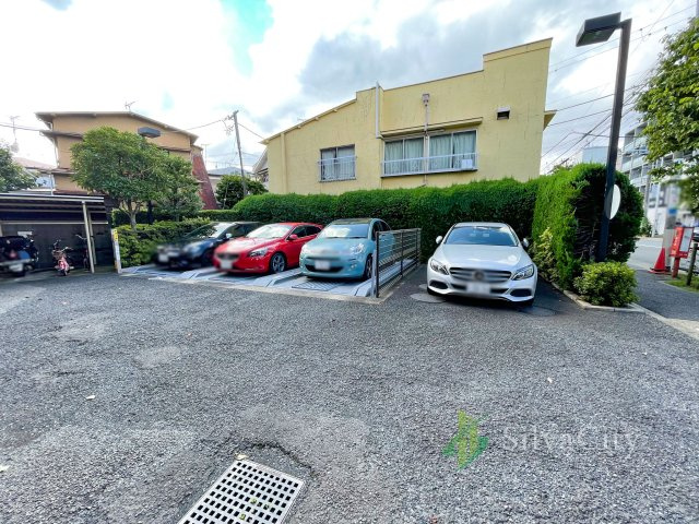 藤和シティホームズ世田谷下馬の駐車場