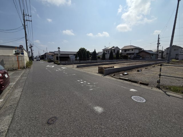 新築　太田市尾島町　1号棟　Blooming Gardenの前面道路含む現地写真|現地写真　北側前面道路幅員約5.8ｍ