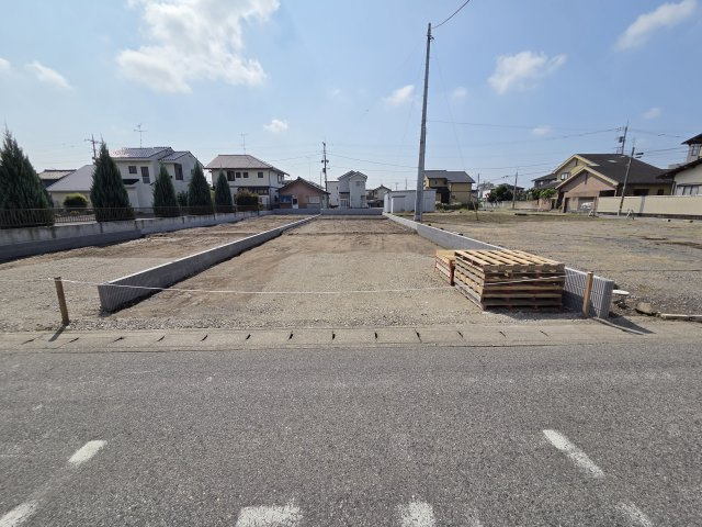 新築　太田市尾島町　1号棟　Blooming Gardenの駐車場|現地写真　駐車は建物北側に3台可能です！うち2台は並列可能！