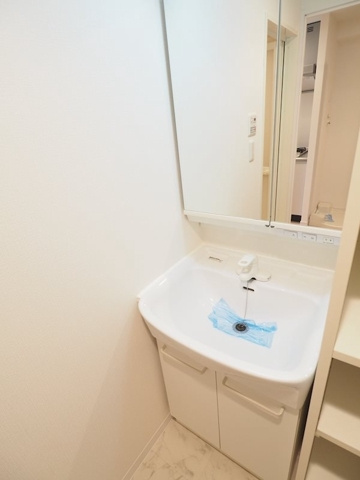 新品家具付きマンション荒木町17(KaGood東京)の独立洗面台