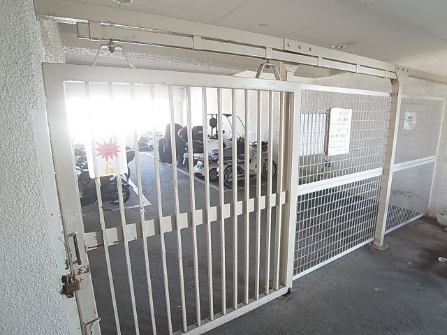 鈴蘭泉台第1ハウスのその他共用部分|屋内駐輪場・バイク置き場も御座います