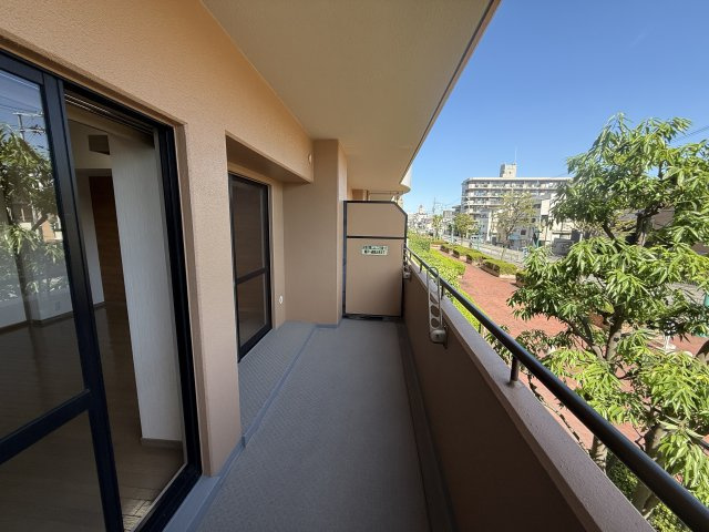 ロイヤルシャトー寝屋川オークビルの玄関