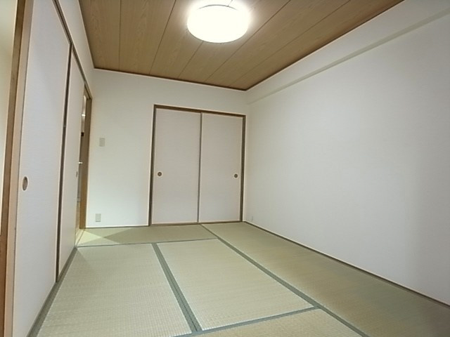 ロイヤルシャトー寝屋川オークビルの洋室