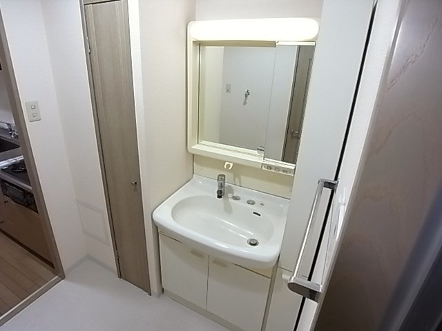 ロイヤルシャトー寝屋川オークビルの洗面所