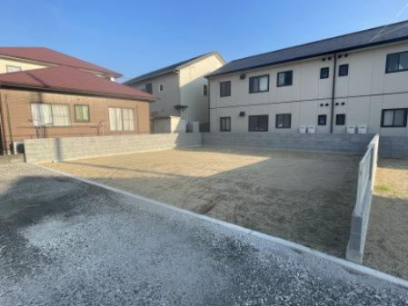 桑原1丁目新築戸建のその他|159平米超のゆとりある敷地は平坦で整えられており、新しい住まいの建築が進む様子が確認いただけます。