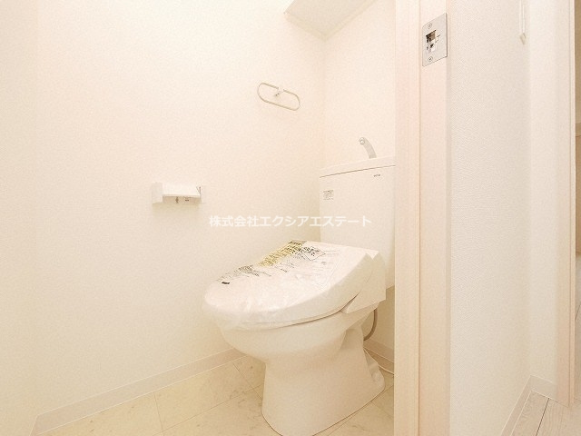 グランパシフィック難波南innovationのトイレ|落ち着いた色調のトイレです