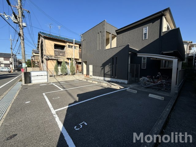 Ｂ’s garden Higashikaizukaの駐車場