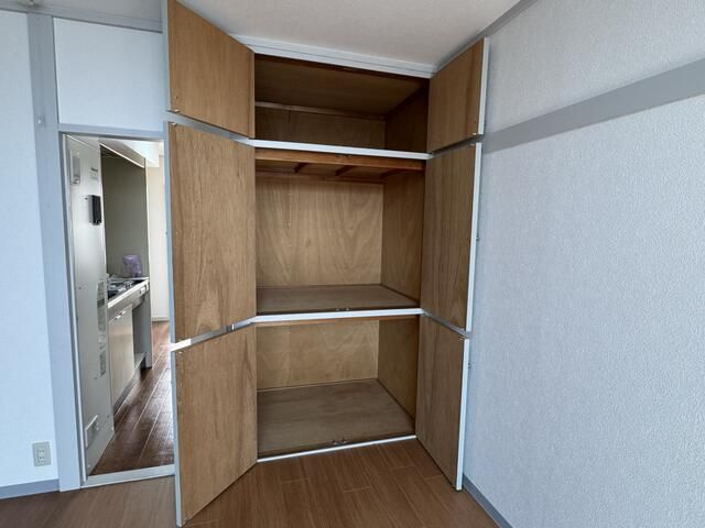 足立区加平３丁目の賃貸マンションの収納