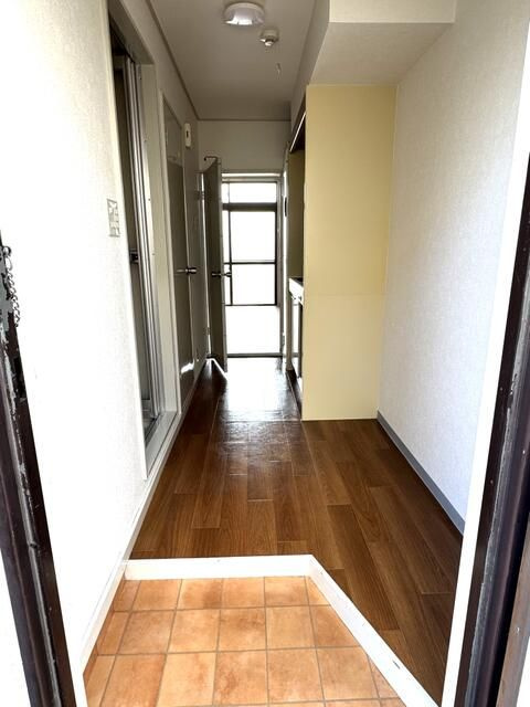 足立区加平３丁目の賃貸マンションの玄関