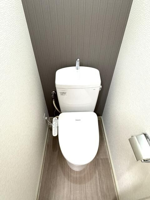 足立区加平３丁目の賃貸マンションのトイレ