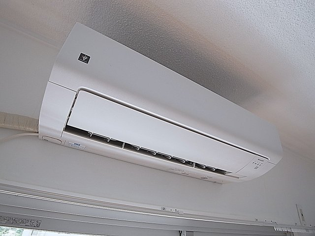 神陵台北住宅69号棟の設備|リビングにエアコン付き