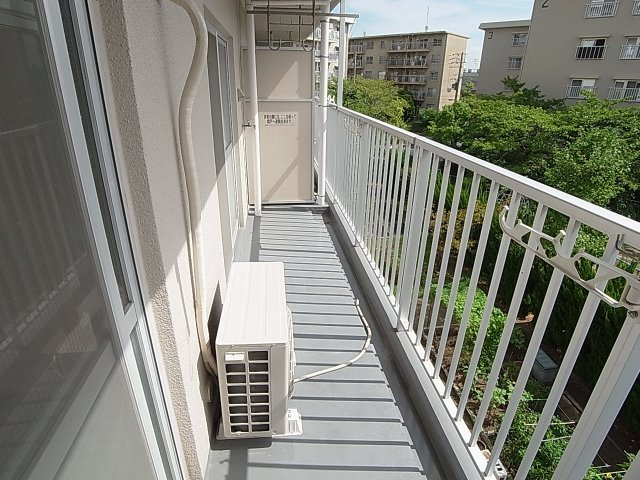 神陵台北住宅69号棟のバルコニー|日当たりの良いバルコニー