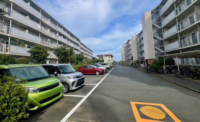 【駐車場】 | 藤沢ニューライフ7号棟 | ※掲載写真の車両ナンバーは、プライバシー保護のため加工しています。