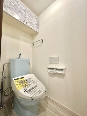 ライオンズステージ山下公園のトイレ|シンプルで上品な内装が、住まい全体の印象を損なわない落ち着いた空間を演出します。