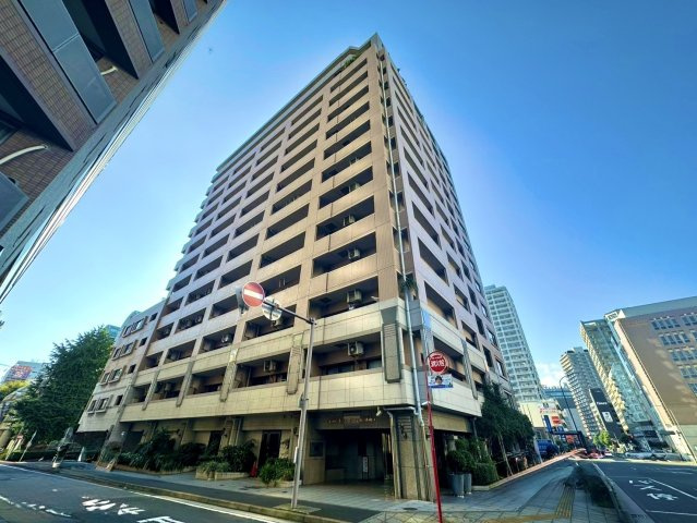 ライオンズステージ山下公園の外観|都心への通勤や通学に大変便利な住環境となっています。中華街や山下公園へも近く、生活に関係する施設も徒歩10分圏内に点在しています。