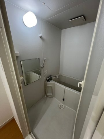 コルトーナ弐番館の浴室|入居中のため、同タイプのお部屋の画像です