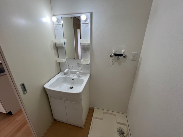 コルトーナ弐番館の洗面所|入居中のため、同タイプのお部屋の画像です
