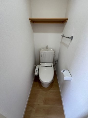 コルトーナ弐番館のトイレ|入居中のため、同タイプのお部屋の画像です