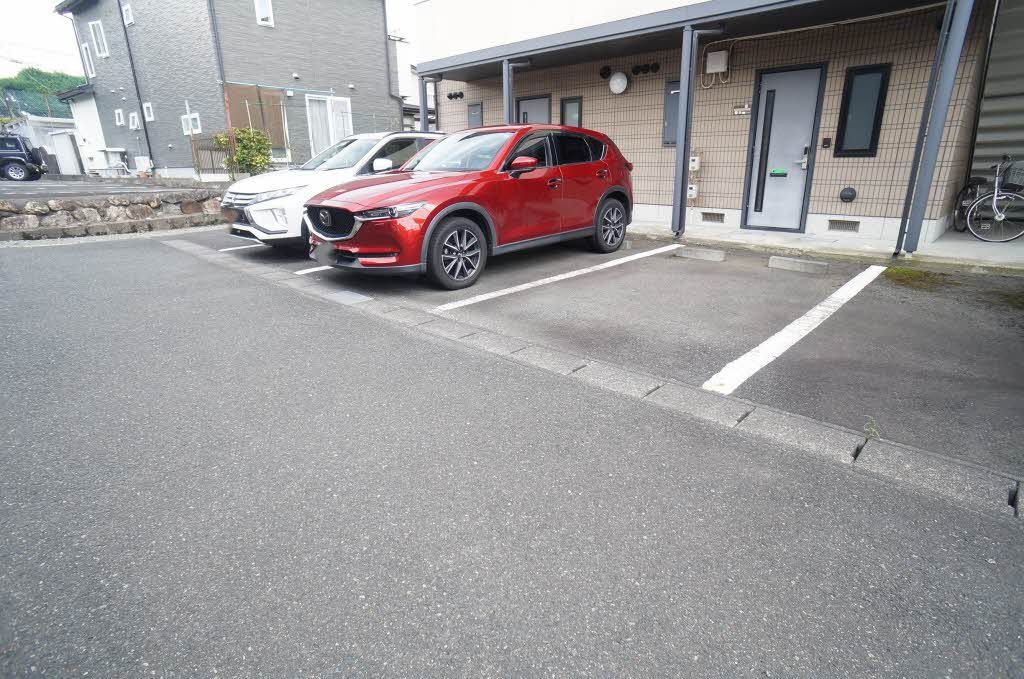 コートラックス Ａの駐車場