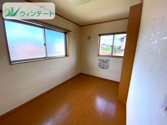 龍ケ崎市直鮒　中古戸建の洋室|自分だけの時間を過ごしたり、書斎やワークスペースとしても活用できるこだわりの空間です。