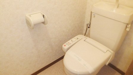 コンフォール上山のトイレ|ウォッシュレットタイプのトイレ