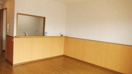 コンフォール上山の居間・リビング|カウンターキッチン型のＬＤＫです！！