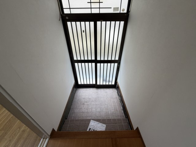 尼崎市三反田町２丁目のテラスの玄関