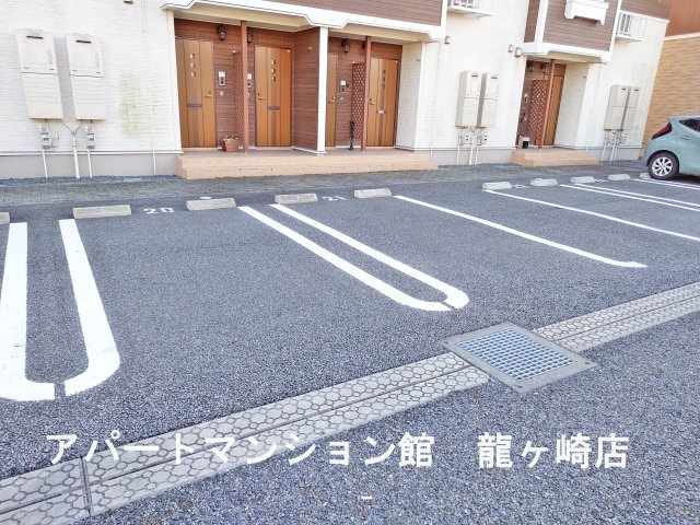 ボヌール・フラグランスＥの駐車場