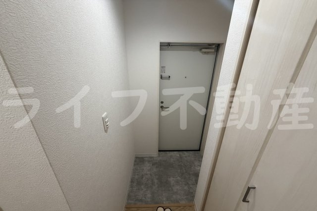 ロイヤルハイツ俊徳道の玄関|落ち着いた玄関です