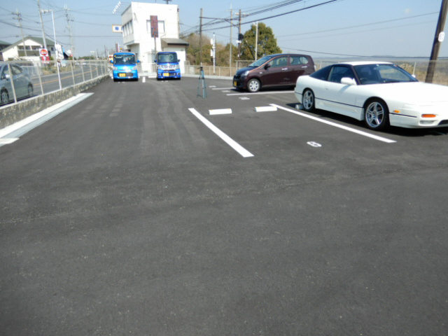 KOURAI GREENの駐車場
