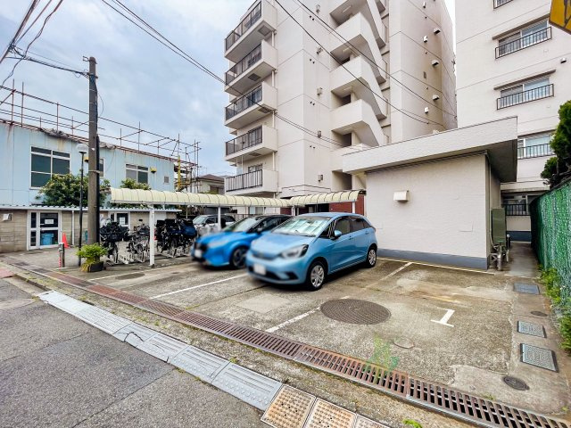 ライオンズマンション上野毛の駐車場