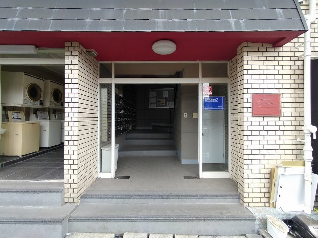 吹田市千里山月が丘の店舗事務所のエントランス