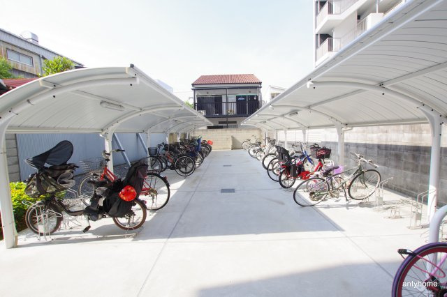 コンフォール京橋　仲介手数料無料の駐車場