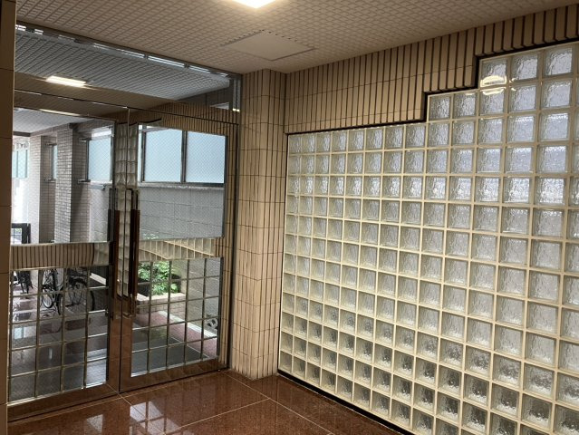 【ロビー】 | グリーンカゴマチ | 掃除が行き届いています。