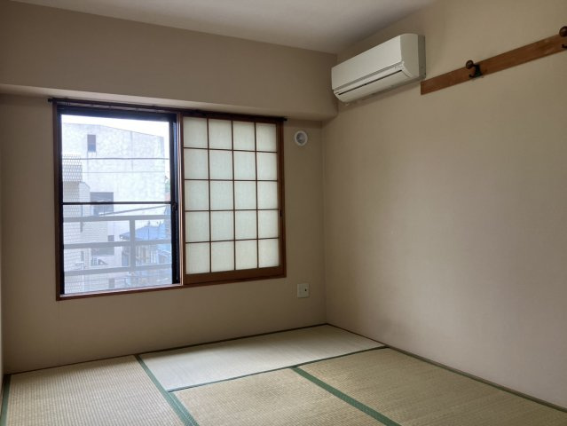 【和室】 | グリーンカゴマチ | 畳や壁などに目立った汚れや擦れなどもありません。