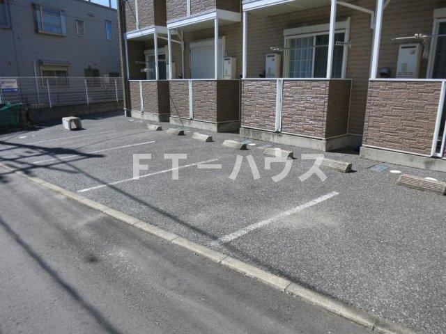 コンフォースの駐車場
