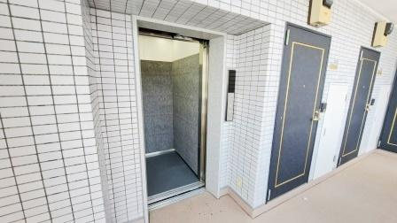 日神パレス新大塚のロビー