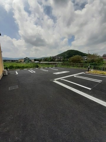 【駐車場】 | プリムヴェール | 車をお持ちの方に嬉しい駐車場付きの物件です