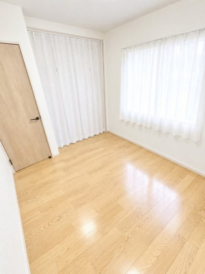【洋室】 | 安芸郡海田町成本　戸建 | 3階　4.7帖　洋室
※CG で家具消し加工済み。現況優先。