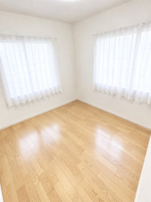 【洋室】 | 安芸郡海田町成本　戸建 | 3階　4.7帖　洋室
※CG で家具消し加工済み。現況優先。