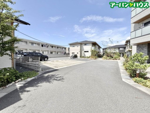 パピリオ・タウン C棟の駐車場